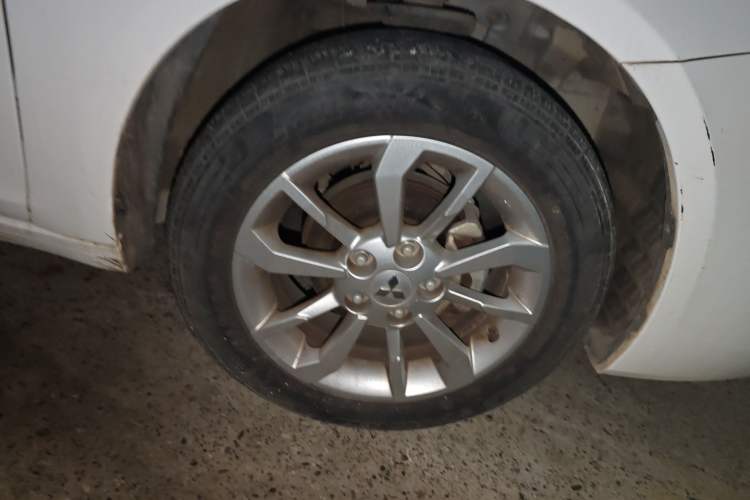 Used Soueast A5 Wing Dance 2019 1.5L Manual E-Hawk Edition China VI Right Front Wheel Hub