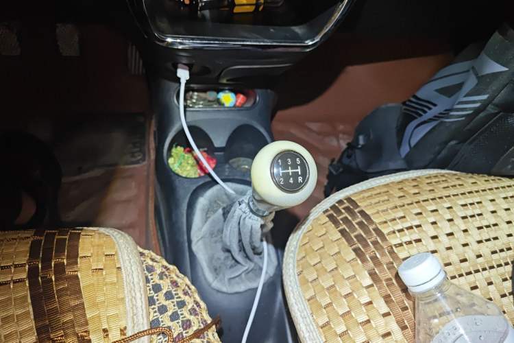 Used Baojun Lechi 2012 Revised Version 1.2L Manual Sporty Fashion Edition Gear Lever