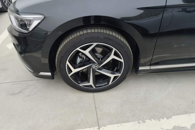 Used Volkswagen Magotan 2026 30 Million Vehicles Selected Model 380TSI DSG Luxury Edition Left Front Wheel Hub