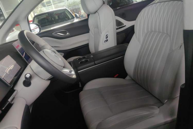 Used VOYAH Dream 2025 PHEV Four-Wheel-Drive Flagship Kunpeng Edition Left Front Seat