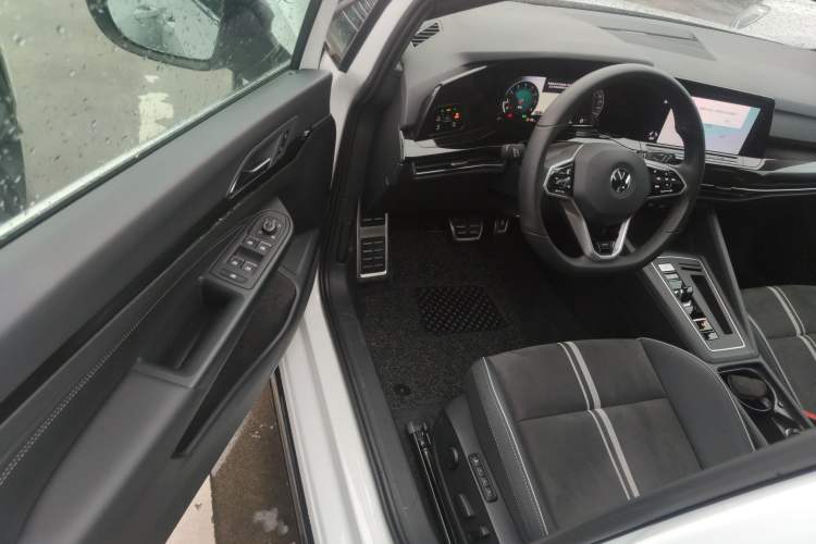 Used Volkswagen Golf 2023 280TSI DSG R-Line Lite Driver Seat