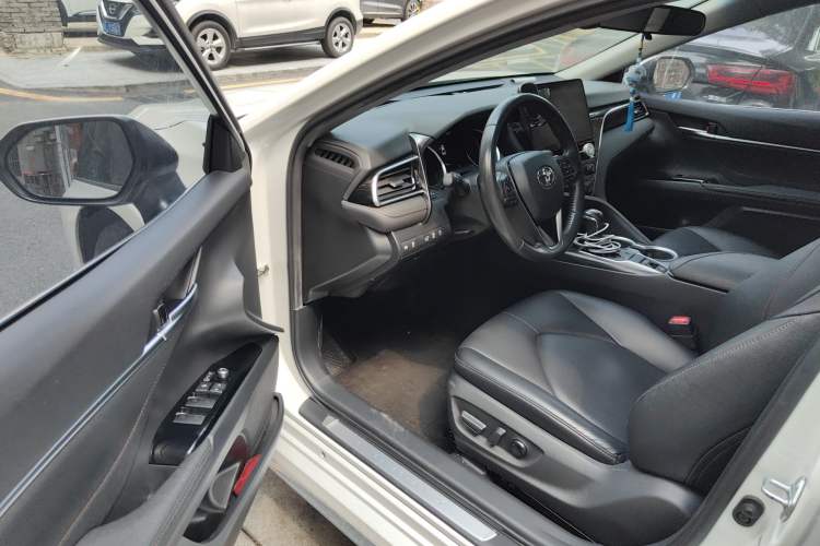 Used Toyota Camry 2023 2.0G Luxury Edition Driver Seat