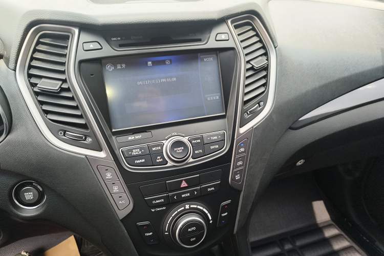 Used Hyundai Santa Fe 2013 Revised Version 2.4L Automatic All-Wheel Drive Luxury Trim