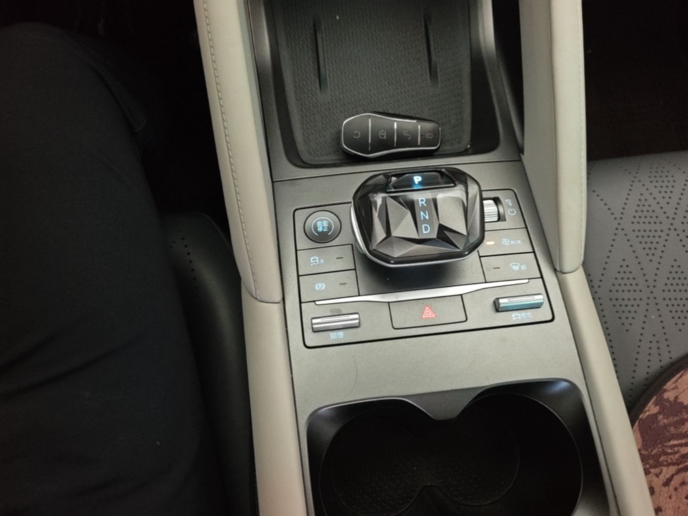 BYD Yuan UP 2024 401KM Leading Edition — снимка 16