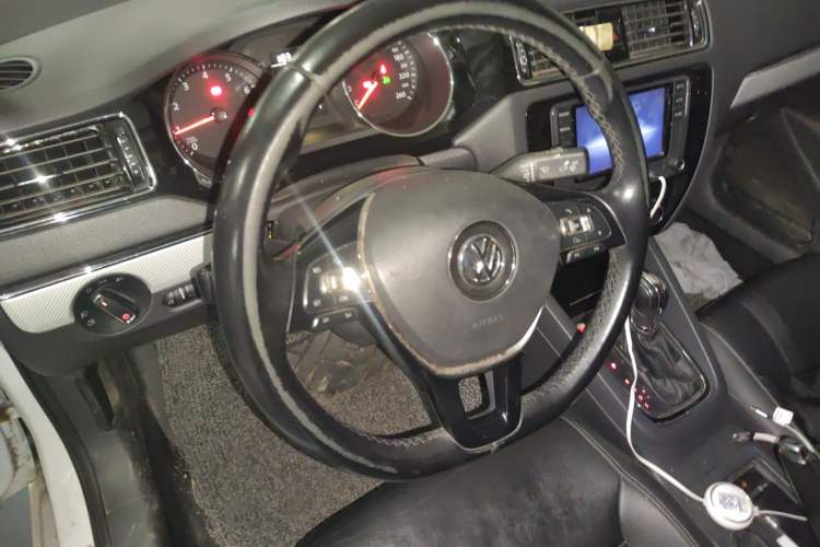 Used Volkswagen Sagitar 2017 1.6L Automatic Comfort Model Steering Wheel