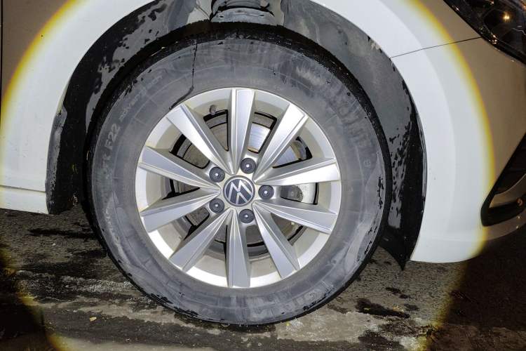 Used Volkswagen Lavida 2023 1.5L Automatic De Yi Edition Right Front Wheel Hub