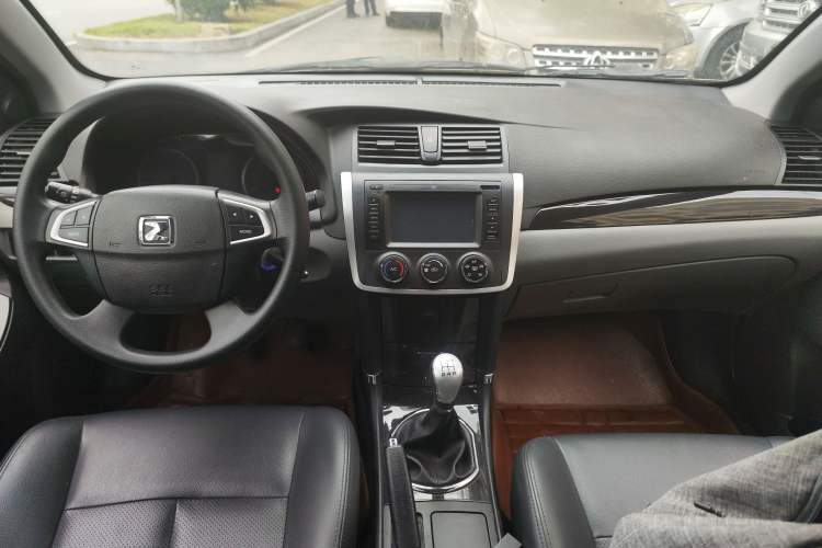 Used Zotye Z300 2014 1.5L Urban Edition Manual Luxury Model Center Console