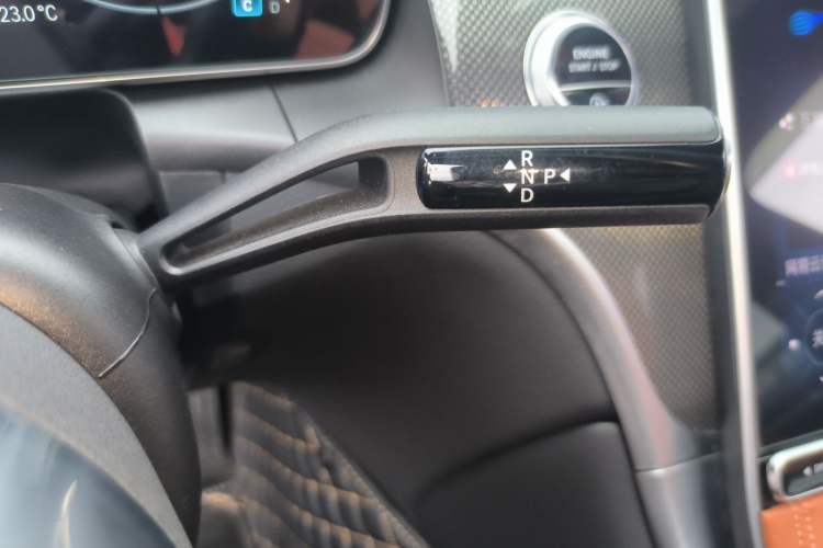 Used Mercedes-Benz GLC 2023 GLC 260 L 4MATIC Dynamic Edition 5-seater Gear Lever