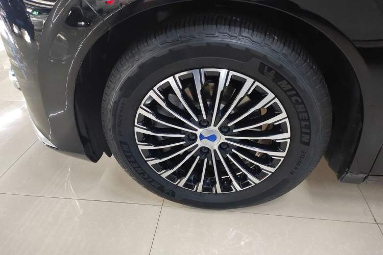 Used Denza D9 2022 DM-i 970 Four-Wheel Drive Prestige Model
