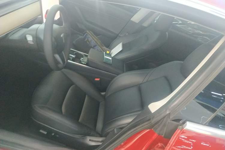 Used Tesla Model 3 2019 Long-Range All-Wheel-Drive Version
