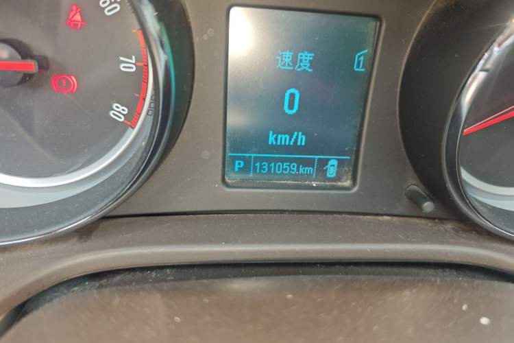 Used Buick Regal 2012 2.0L Comfort Edition Odometer Close Up