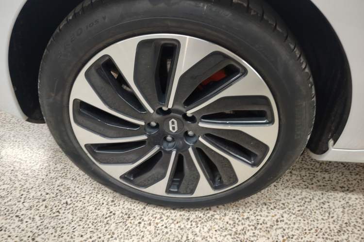 Used Hima AITO M5 2022 Extended-Range Four-Wheel Drive Ultimate Edition Right Rear Wheel Hub