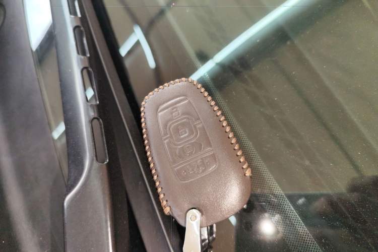 Used Lincoln MKZ 2020 2.0T MONO Limited Luxury Edition MONO WHITE Vehicle Key