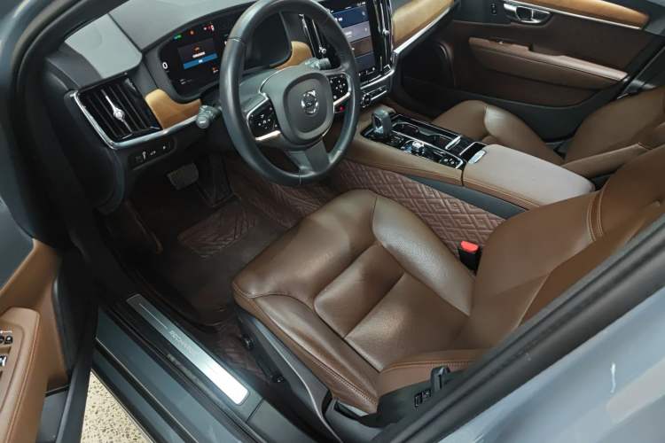 Used Volvo S90 New Energy 2022 T8 eDrive Hybrid Luxury Edition Left Front Seat