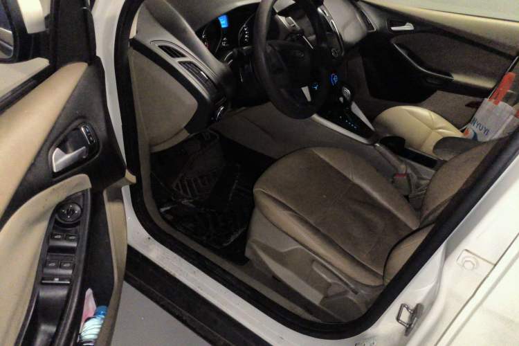 Used Ford Focus 2015 Sedan 1.6L Automatic Comfort Model
