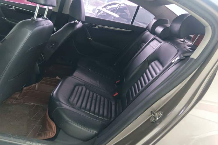 Used Volkswagen Magotan 2013 1.8TSI Luxury Model Left Rear Seat