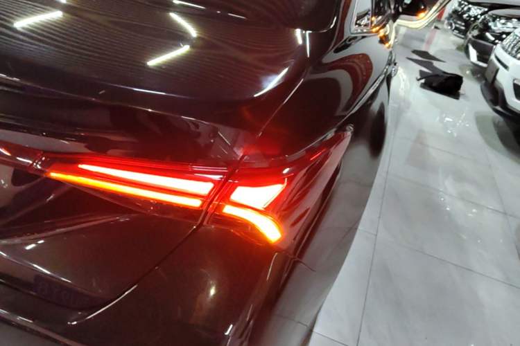 Used Toyota Avalon 2019 2.0L Luxury Edition China VI Standard
