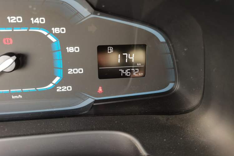 Used Roewe 360 2016 1.5L Manual Smart Screen Version Odometer Close Up