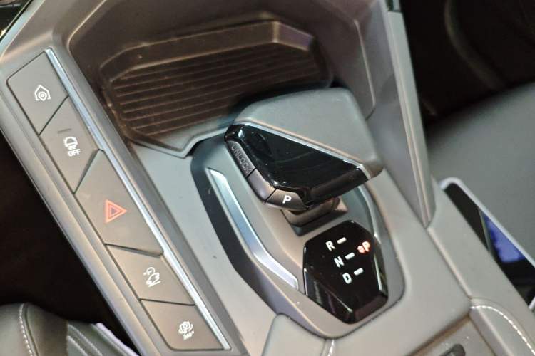 Used Lynk & Co 06 EM-P 2023 1.5T Remix PHEV Shero