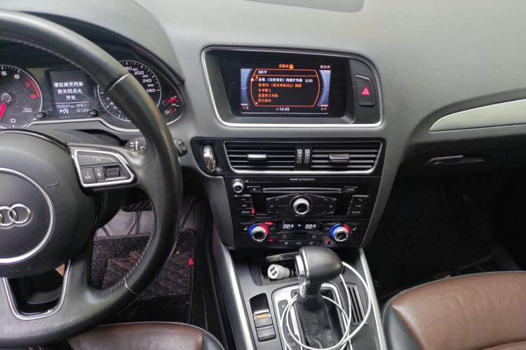 Used Audi Q5 2016 40 TFSI Technology Edition Audio And AC Panel