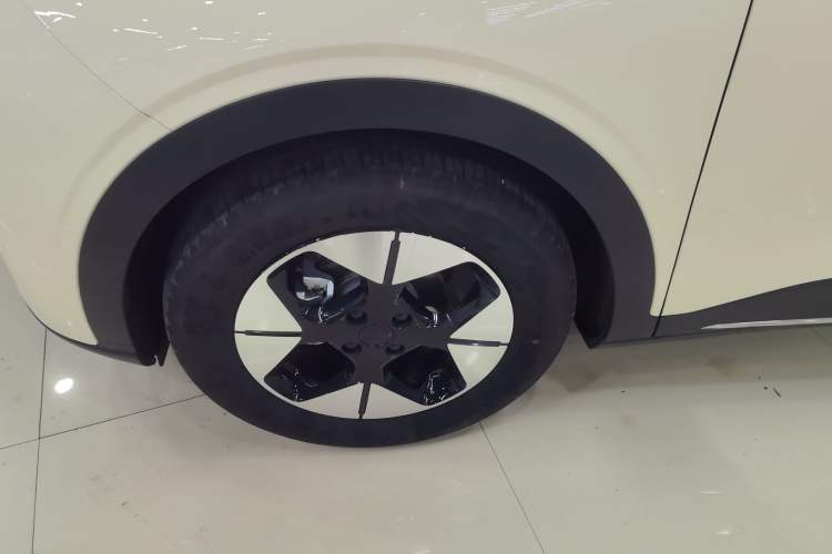 Used Geely Galaxy Geome 2025 310km Dream Edition Left Front Wheel Hub