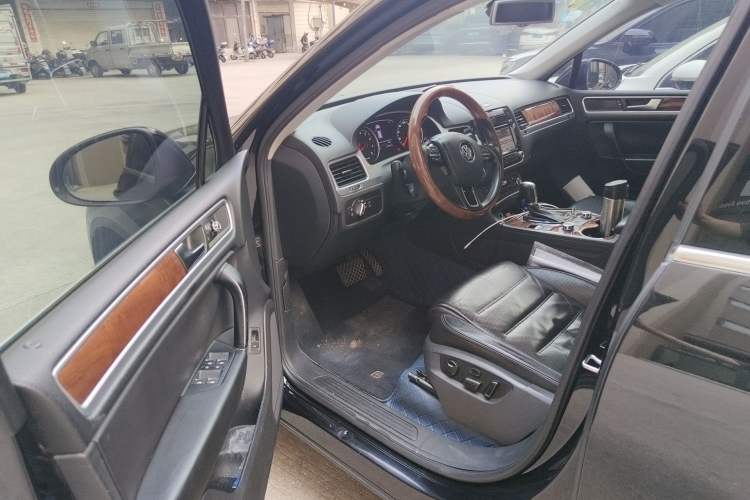 Used Volkswagen Touareg 2011 3.0 TSI Comfort Version