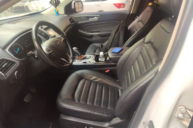 Used Ford Edge 2016 EcoBoost 245 Two-Wheel-Drive Titanium 7-Seater
