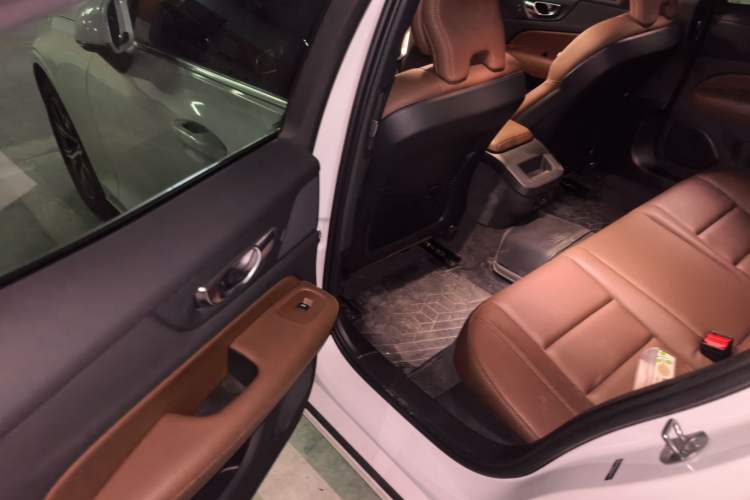 Used Volvo S60 2025 B4 Zhiyi Luxury Edition
