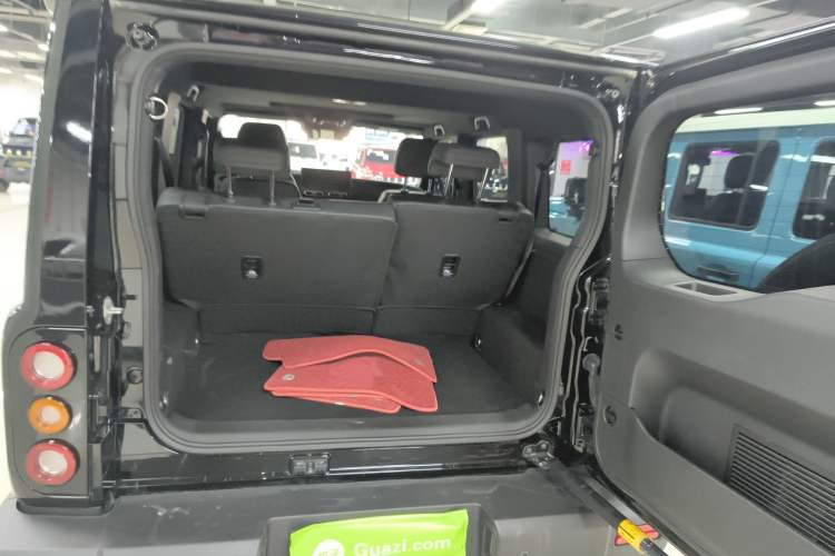 Used 212 T01 2024 2.0T Explorer Trunk