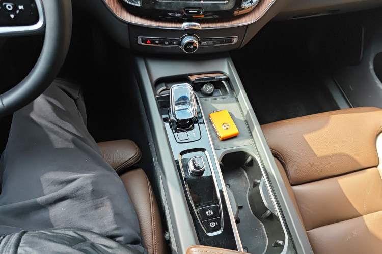 Used Volvo XC60 2024 B5 4x4 Smart Luxury Edition
