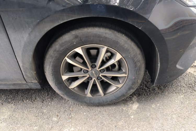 Used BYD Destroyer 05 2023 Champion Edition DM-i 55KM Luxury Model Right Front Wheel Hub