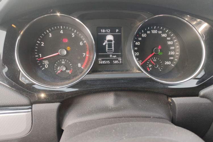 Used Volkswagen Sagitar 2018 280TSI DSG Comfort Model Odometer Close Up