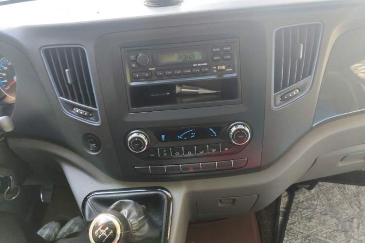 Used Foton Toano 2019 2.5T E5 Short Wheelbase Mid-Roof 5/6-Seater 4J25TC3
