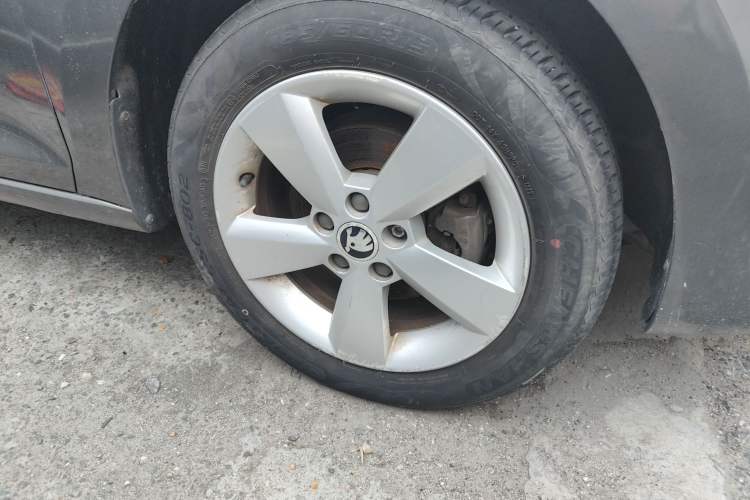 Used Skoda Rapid 2013 1.6L Automatic Smart Selection Model