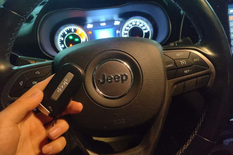 Used Jeep Cherokee 2019 2.0T Two-Wheel Drive Smart Enjoyment Version China VI