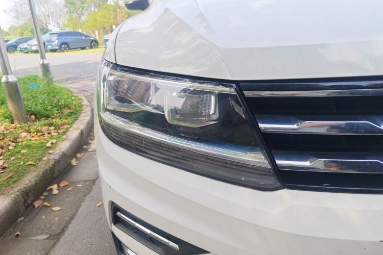 Used Volkswagen Tiguan L 2018 330TSI Automatic Two-Wheel Drive Luxury Edition Right Front Headlight