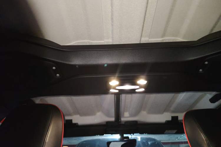 Used Jeep Wrangler 2019 2.0T Sahara Four-Door Version China VI Emission Standard
