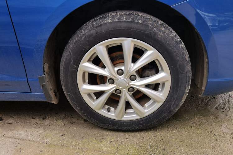 Used Roewe i5 2020 1.5L Automatic 4G Connected Linghao Edition Right Front Wheel Hub