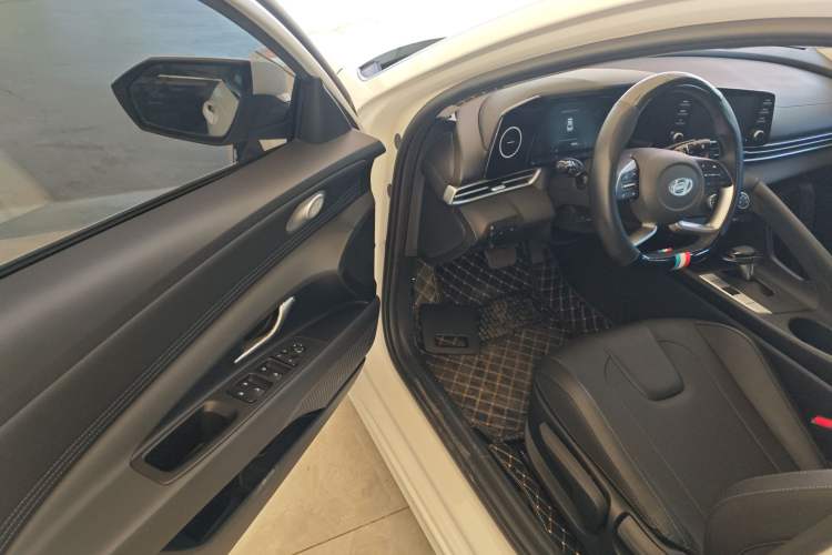 Used Hyundai Elantra 2023 1.5L CVT GLX Elite Edition Driver Seat