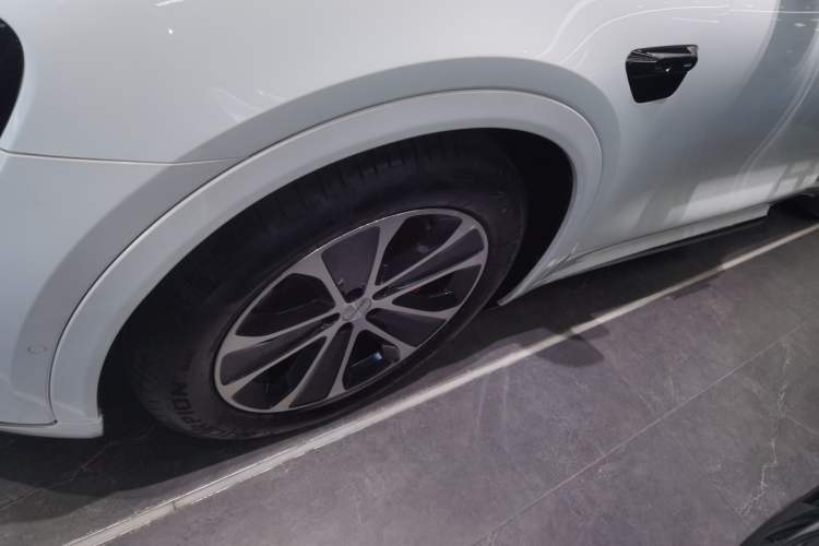 Used Hima Luxeed R7 2024 All-Electric 736 km Ultra Left Front Wheel Hub