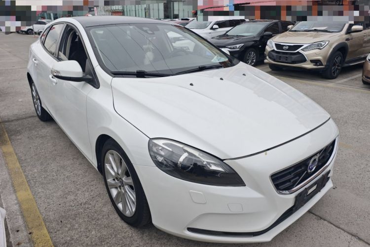 Used Volvo V40 2015 1.6T Zhiyi Edition
