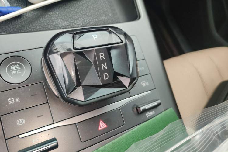 Used BYD Song L DM-i 2024 112 km Leading Edition Gear Lever