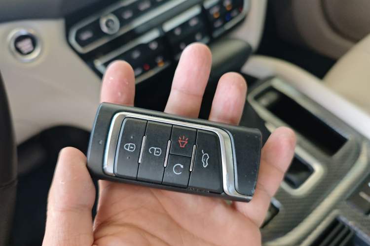 Used GAC Trumpchi GS8 2017 320T Two-Wheel Drive Luxury Smart Connectivity Version (7 Seats)