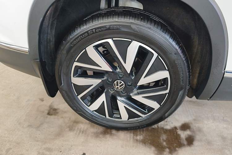 Used Volkswagen Tayron 2024 300TSI Two-Wheel-Drive Luxury Plus Advanced Version Right Rear Wheel Hub