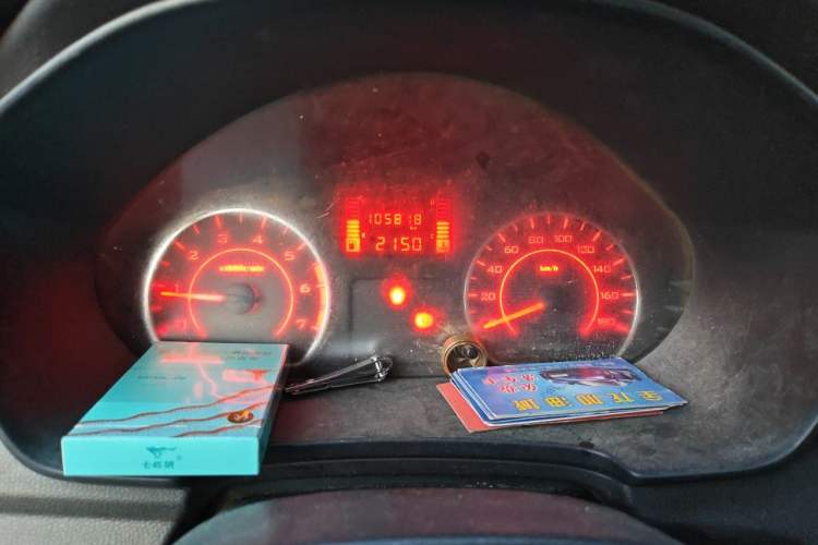 Used Wuling Hongguang V 2022 1.5L Jingqu Edition Enclosed-Window Vehicle with Hydraulic Power Steering LAR