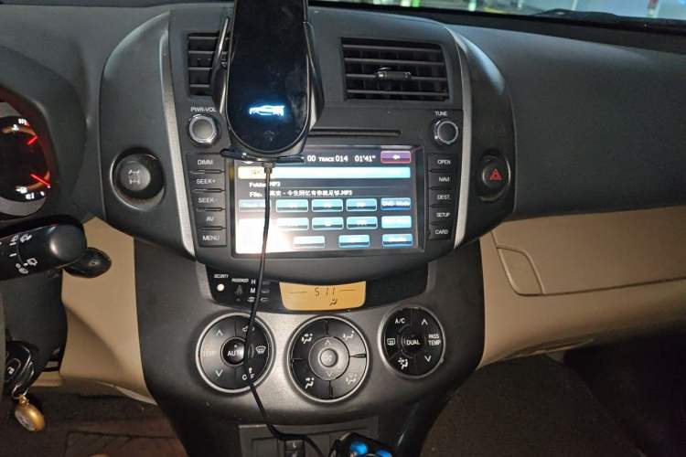 Used Toyota RAV4 2011 2.4L Automatic 4x4 Luxury Edition Audio And AC Panel