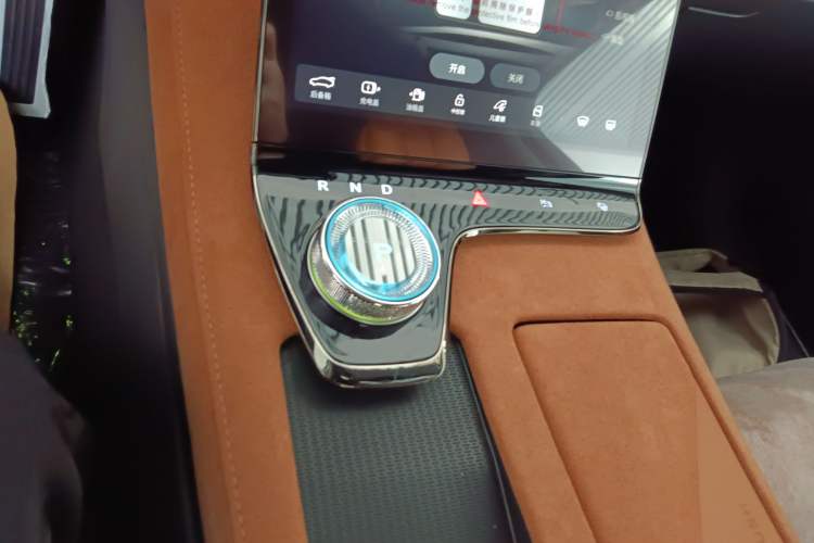 Used VOYAH PASSION 2024 PHEV Four-Wheel Drive Ultra-Long Range Executive Edition
