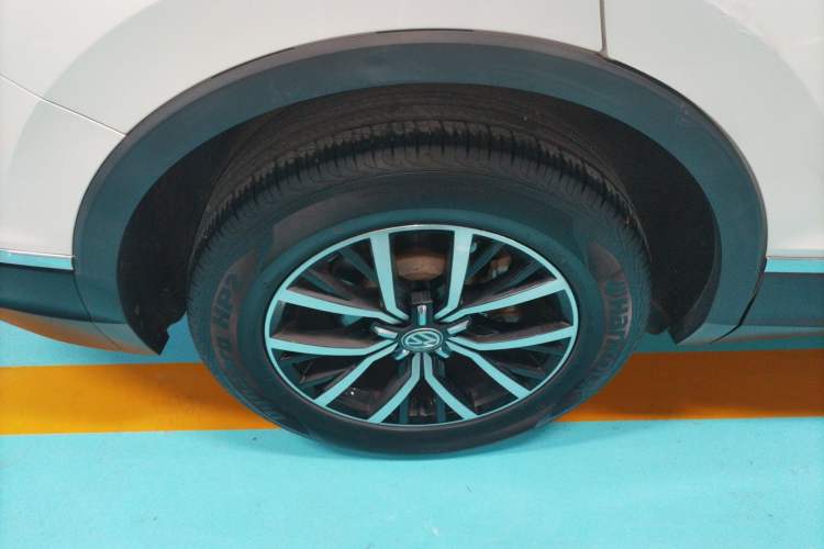 Used Volkswagen Tiguan L 2017 330TSI Automatic Two-Wheel Drive Luxury Edition Right Rear Wheel Hub