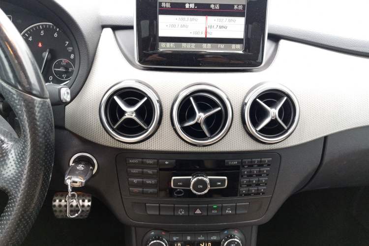 Used Mercedes-Benz B-Class 2012 B 200 Audio And AC Panel