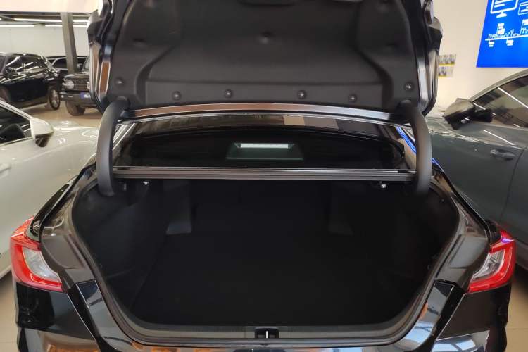 Used Toyota Camry 2026 Model Dual-Engine 2.0HSE Sport Lite Edition
